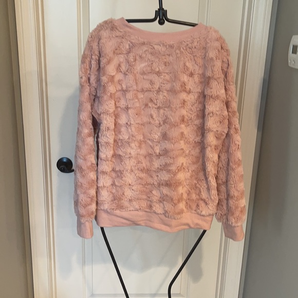 Crew neck pullover Rosy Pink Plush Sweater - Picture 9 of 12